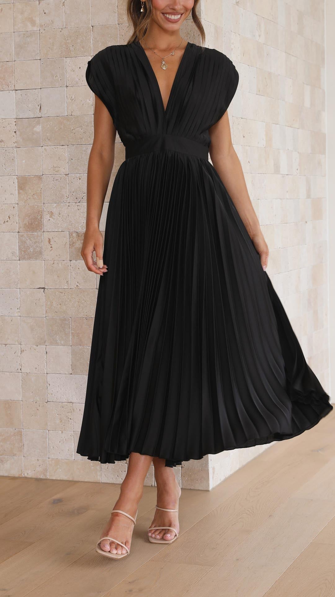 Elegant Pleated Maxi Dress