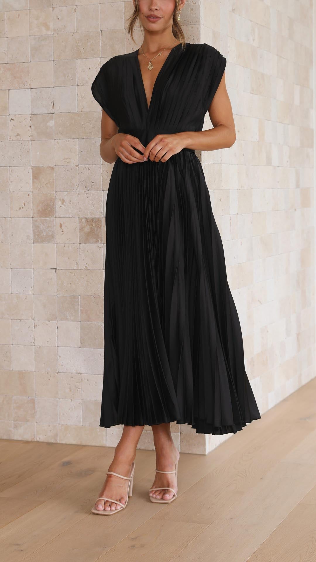 Elegant Pleated Maxi Dress