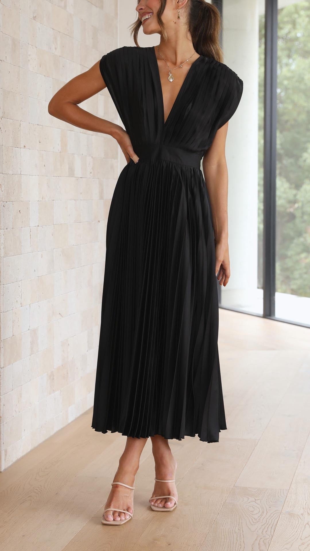 Elegant Pleated Maxi Dress