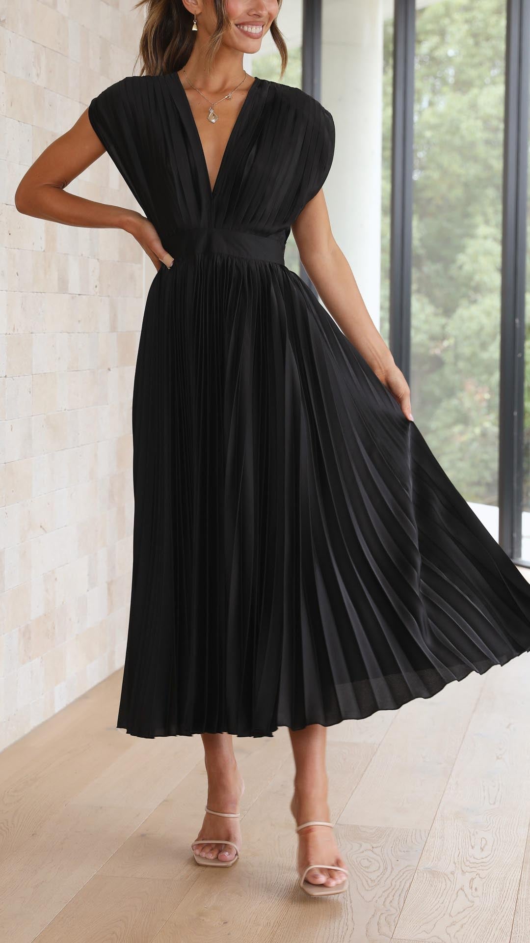 Elegant Pleated Maxi Dress