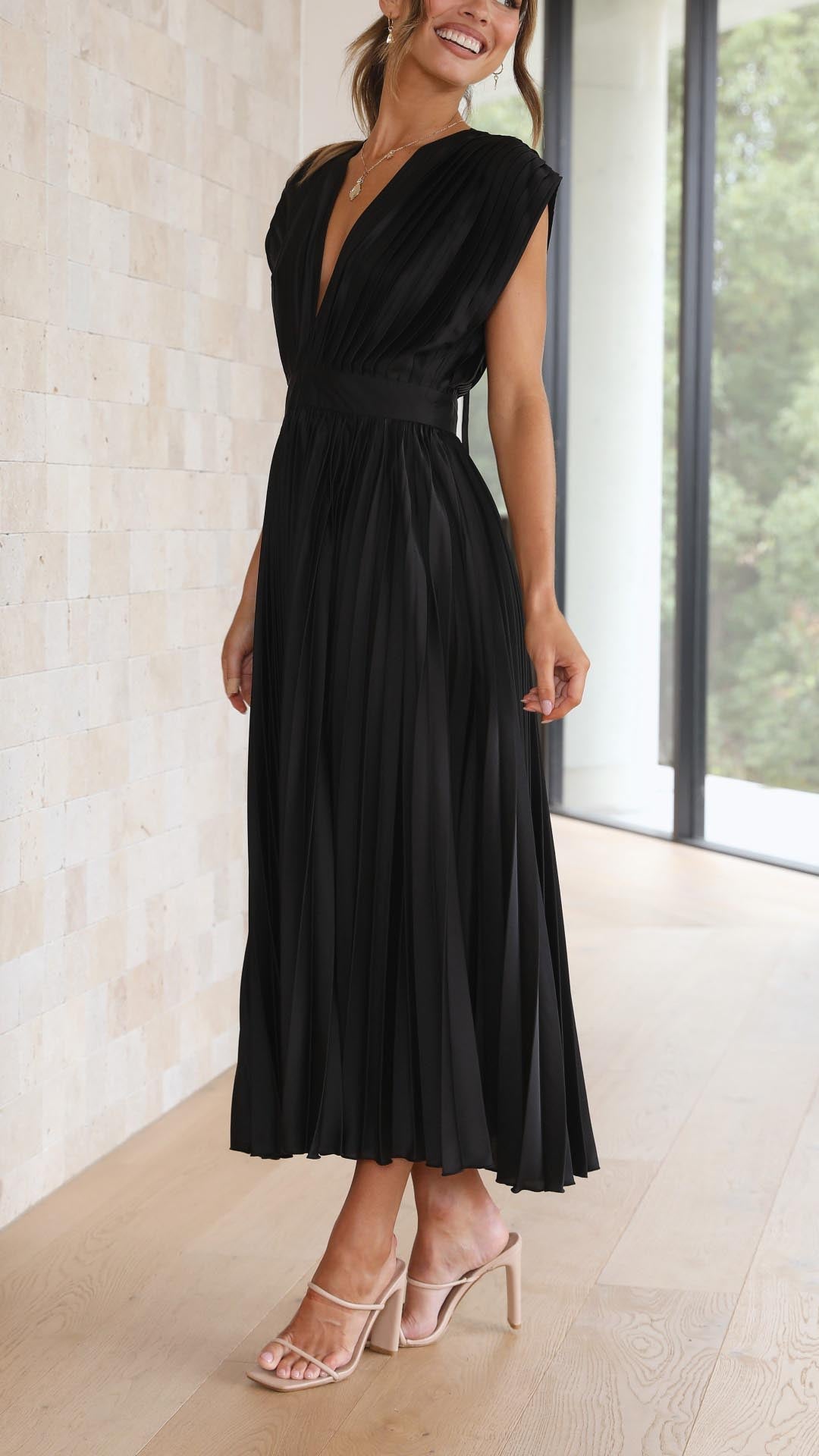 Elegant Pleated Maxi Dress