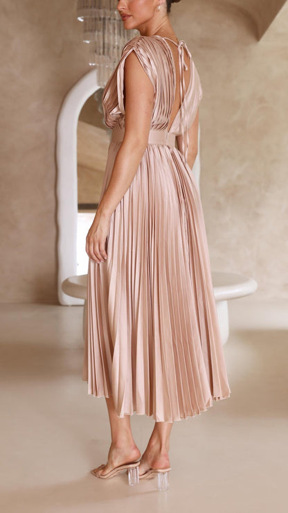 Elegant Pleated Maxi Dress