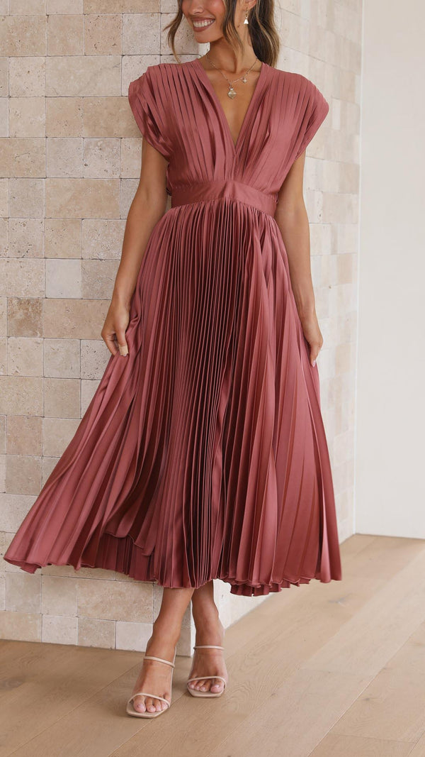 Elegant Pleated Maxi Dress