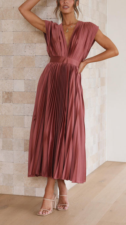 Elegant Pleated Maxi Dress