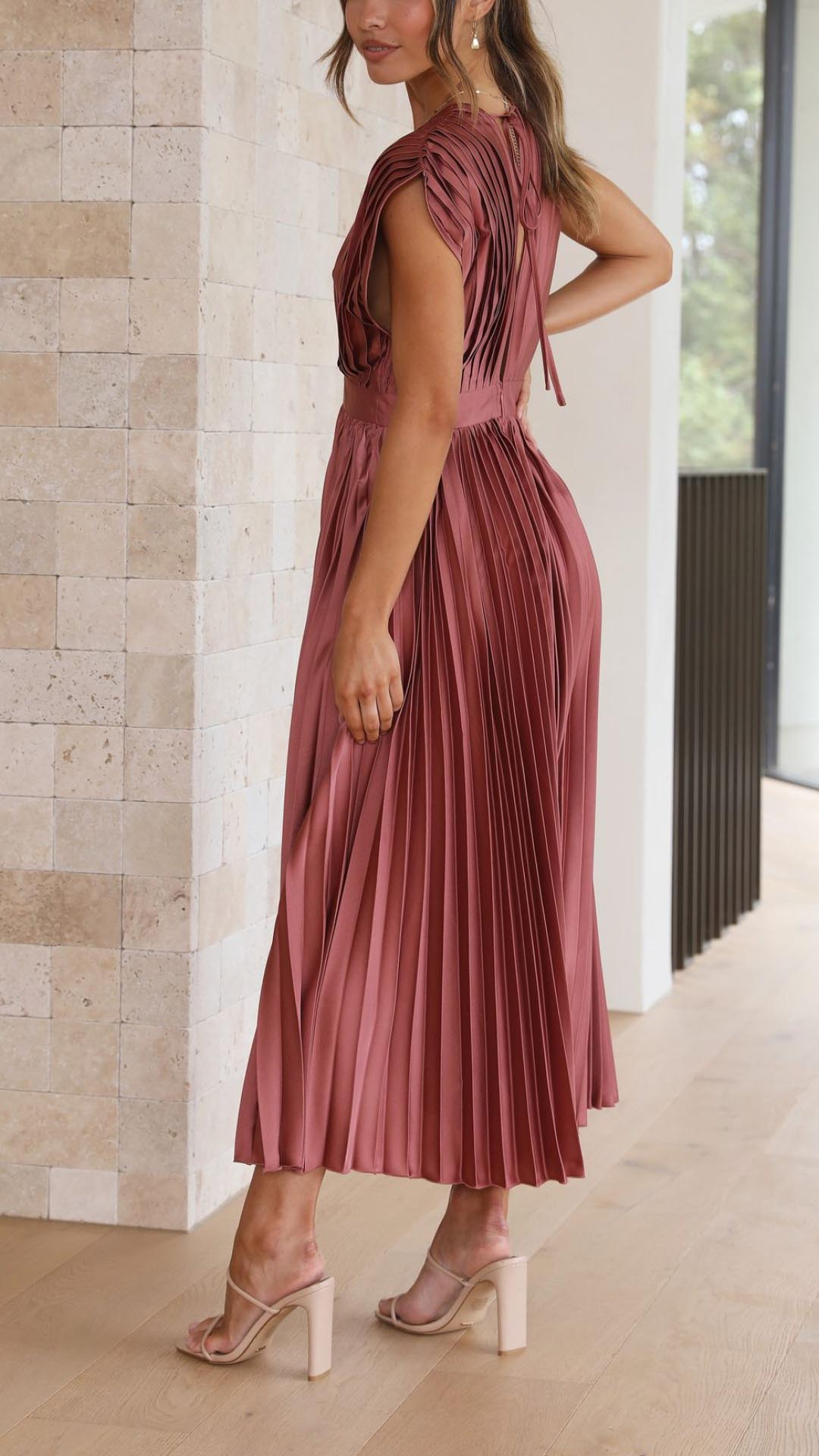 Elegant Pleated Maxi Dress